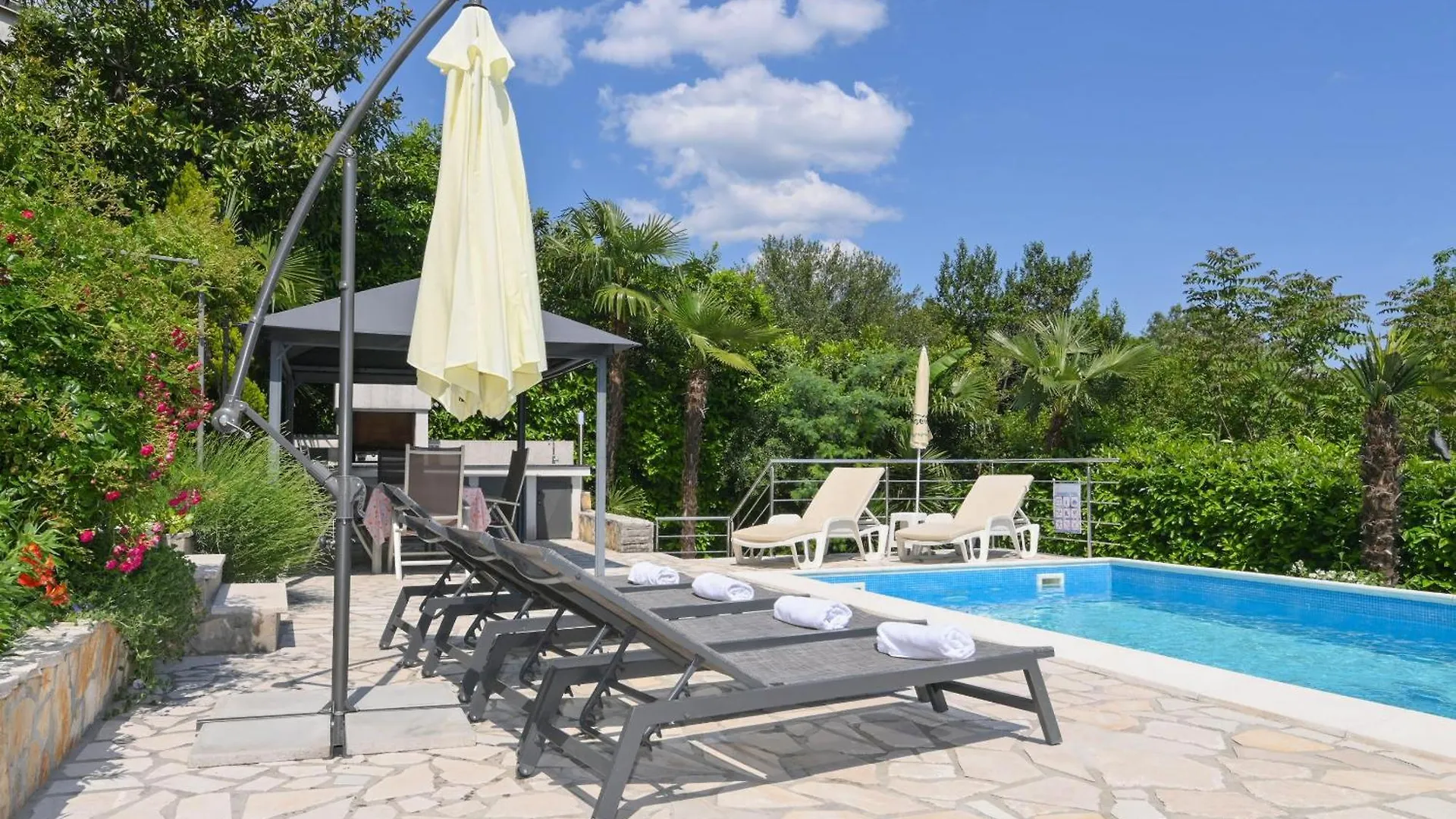 Family Friendly Apartments With A Swimming Pool Opatija - Volosko, Opatija - 15071 克罗地亚